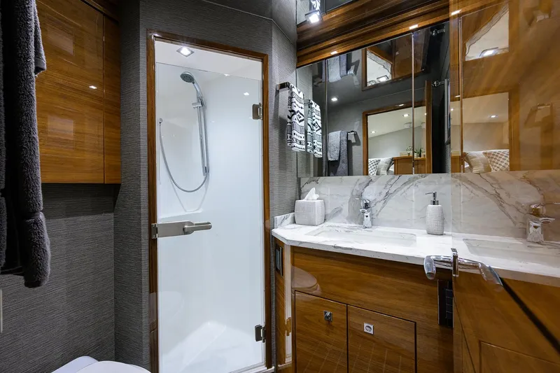 Slide: The Image of Viking 80 A SALT WEAPON - Crew Head - 52