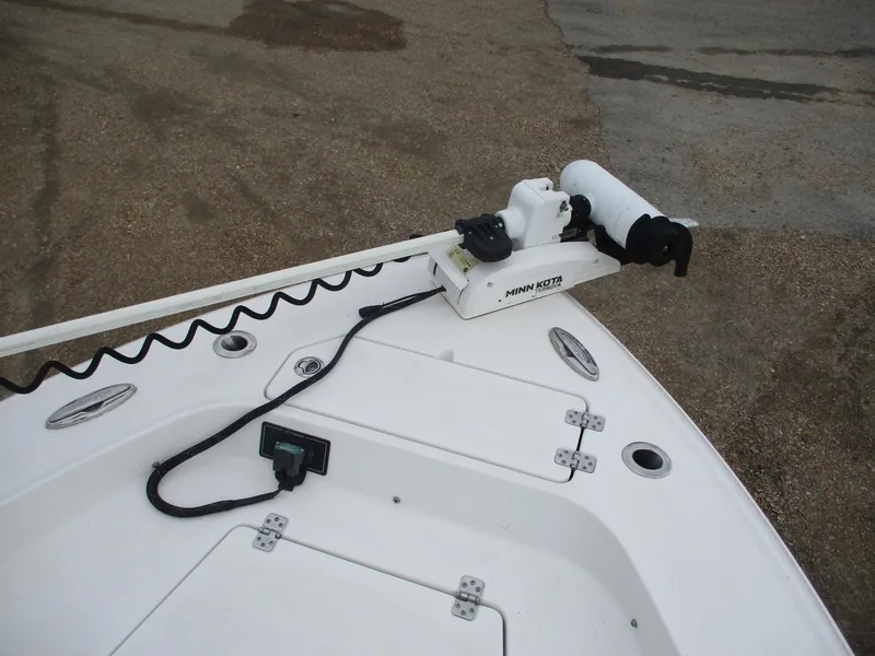 Slide: The Image of 2020 Crevalle 26 HCO boat deck with Minn Kota trolling motor. - 6