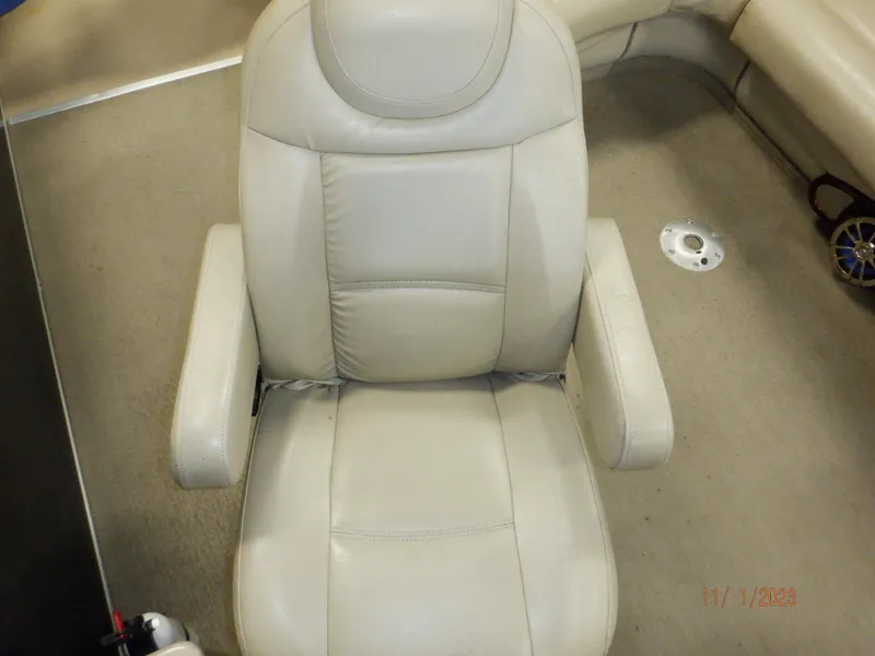 Slide: The Image of Beige captain's chair on 2013 Sylvan Signature 8523 LZ boat. - 37