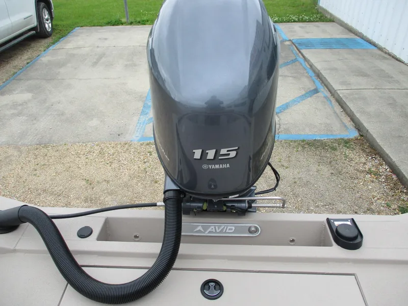 Slide: The Image of Avid 18 Rogue CC 2025 boat with Yamaha 115 engine, parked on concrete. - 10