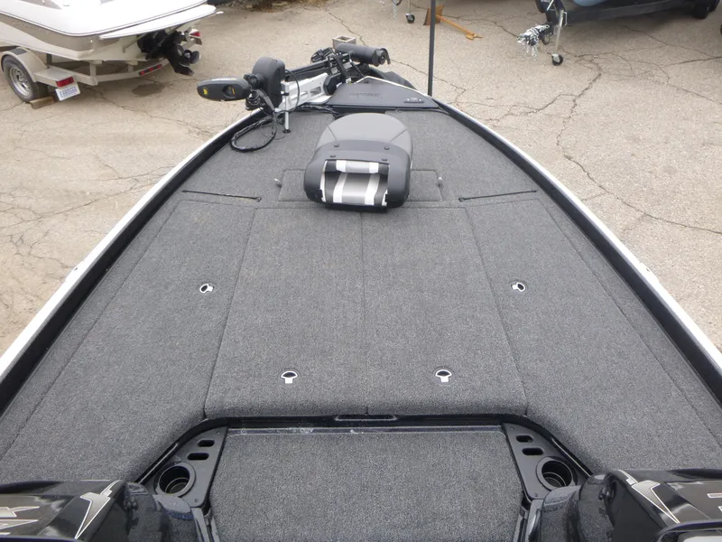 Slide: The Image of 2025 Nitro Z21 XL Pro boat deck with seating and equipment. - 18