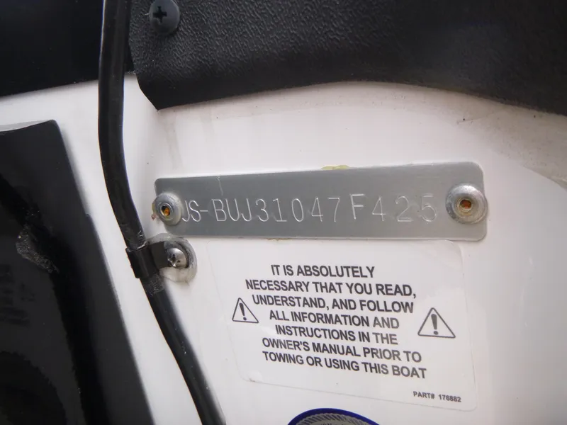 Slide: The Image of 2025 Nitro Z21 XL Pro boat identification plate with safety instructions. - 37