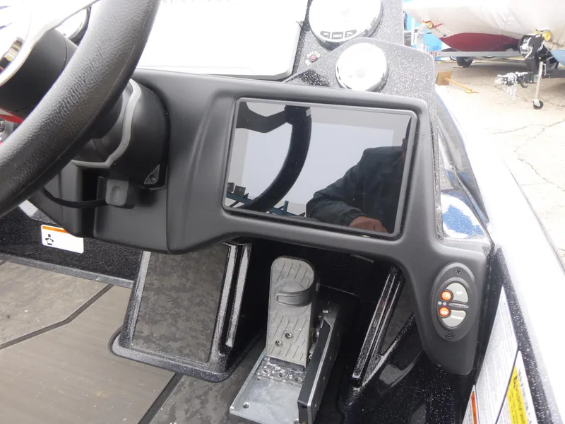 Slide: The Image of Dashboard of 2025 Nitro Z21 XL Pro boat with steering wheel and digital display. - 6