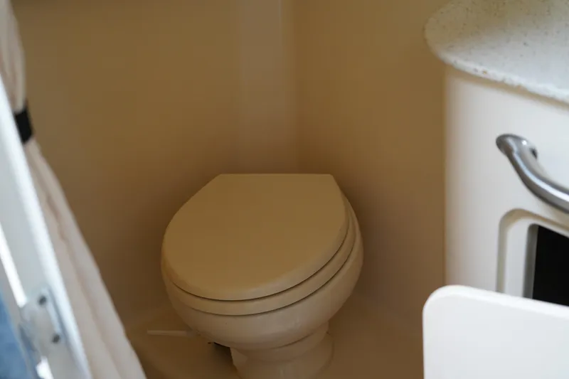 Slide: The Image of Sea Ray 330 Sundancer 2016 - 55