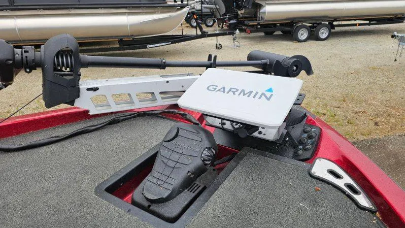 Slide: The Image of 2017 Ranger Z518 boat with Garmin navigation system and trolling motor on deck. - 3