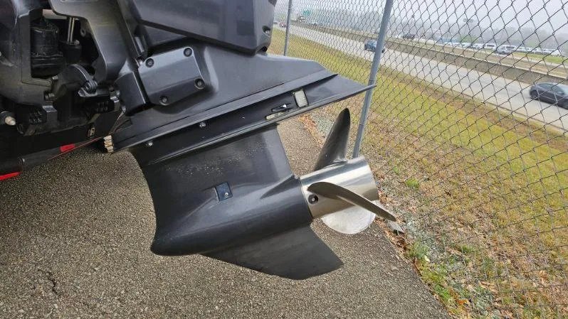 Slide: The Image of 2017 Ranger Z518 boat motor with stainless steel propeller near chain-link fence. - 9