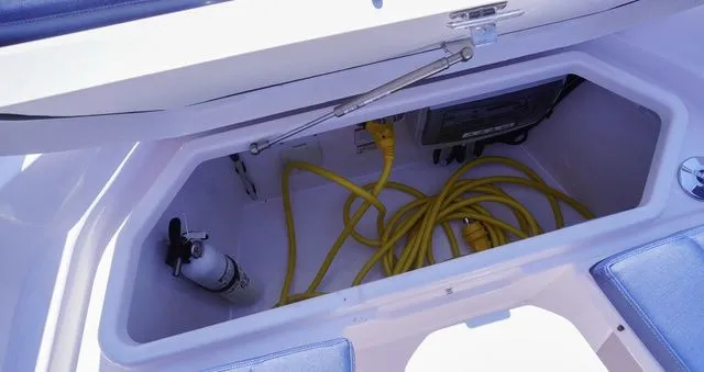 Slide: The Image of Axopar 29 XC Cross Cabin 2025 - 10