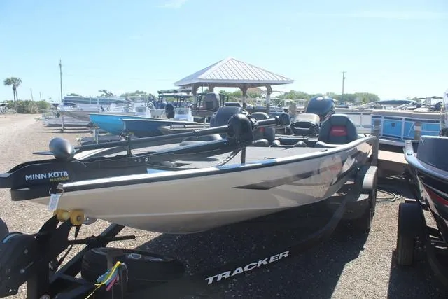 Slide: The Image of Tracker Savage 215 2025 - 3