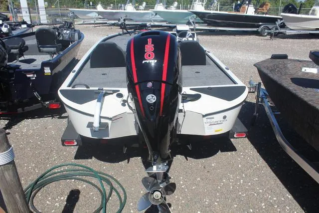 Slide: The Image of Tracker Savage 215 2025 - 5