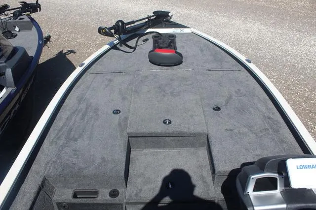 Slide: The Image of Tracker Savage 215 2025 - 7