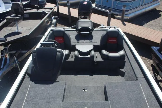 Slide: The Image of Tracker Savage 215 2025 - 8