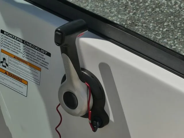 Slide: The Image of NauticStar 223 DC 2017 - 16