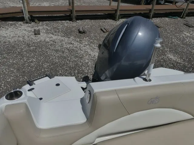 Slide: The Image of NauticStar 223 DC 2017 - 23