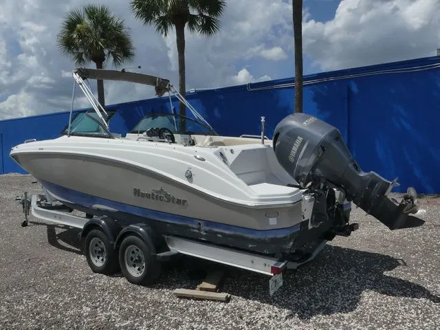 Slide: The Image of NauticStar 223 DC 2017 - 6