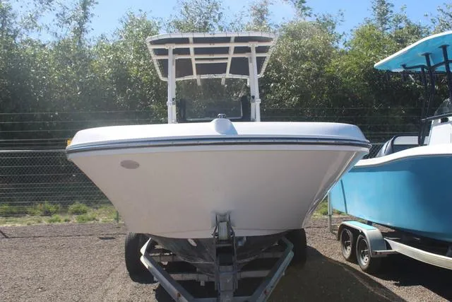 Slide: The Image of Bayliner T22CC 2021 - 2