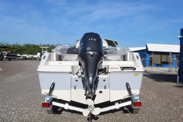 Slide: The Image of Robalo R180 Center Console 2025 - 3