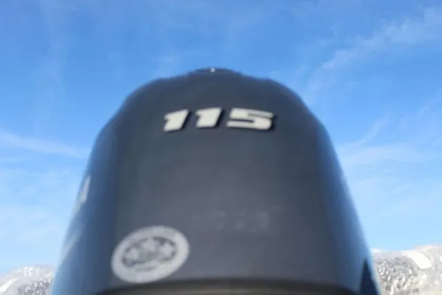 Slide: The Image of Robalo R180 Center Console 2025 - 5