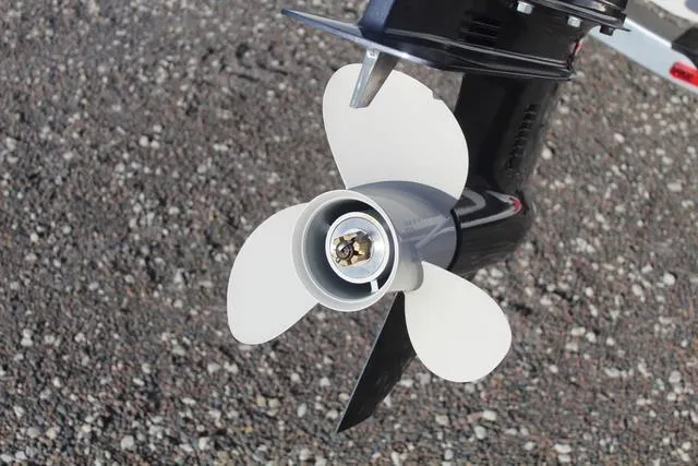 Slide: The Image of Robalo R180 Center Console 2025 - 8