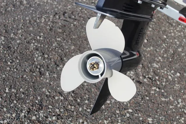 Slide: The Image of Robalo R180 Center Console 2025 - 9