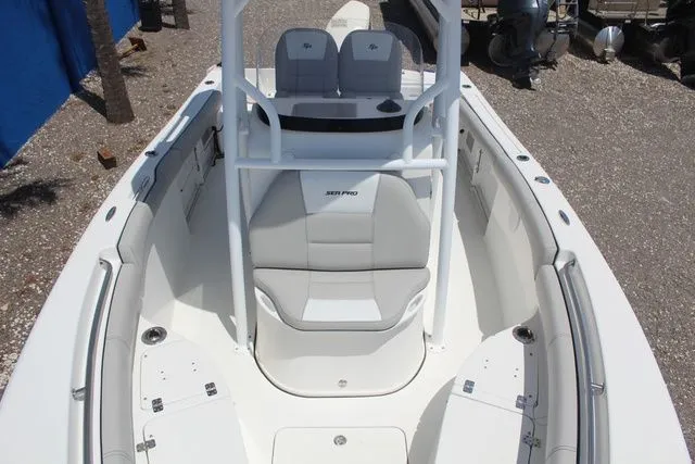 Slide: The Image of Sea Pro 219 Center Console 2018 - 18