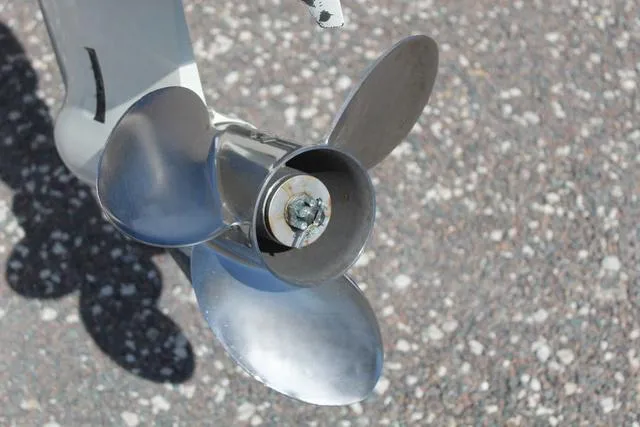 Slide: The Image of Hurricane SunDeck 2200 DC OB 2018 - 11