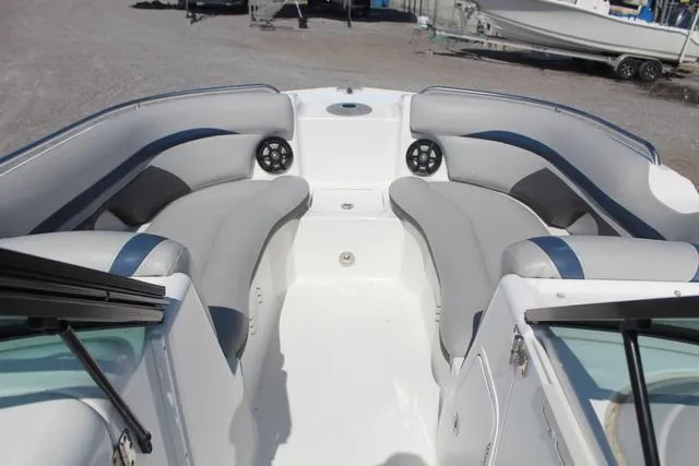 Slide: The Image of Hurricane SunDeck 2200 DC OB 2018 - 14