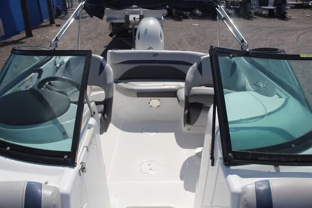 Slide: The Image of Hurricane SunDeck 2200 DC OB 2018 - 15