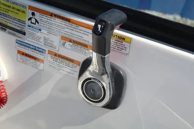 Slide: The Image of Hurricane SunDeck 2200 DC OB 2018 - 17