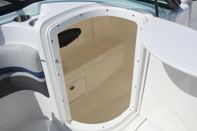 Slide: The Image of Hurricane SunDeck 2200 DC OB 2018 - 20