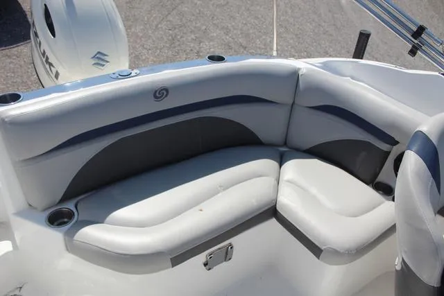 Slide: The Image of Hurricane SunDeck 2200 DC OB 2018 - 21