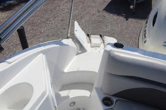 Slide: The Image of Hurricane SunDeck 2200 DC OB 2018 - 23