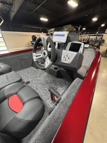 Slide: The Image of Tracker PT195XTE 2025 - 5