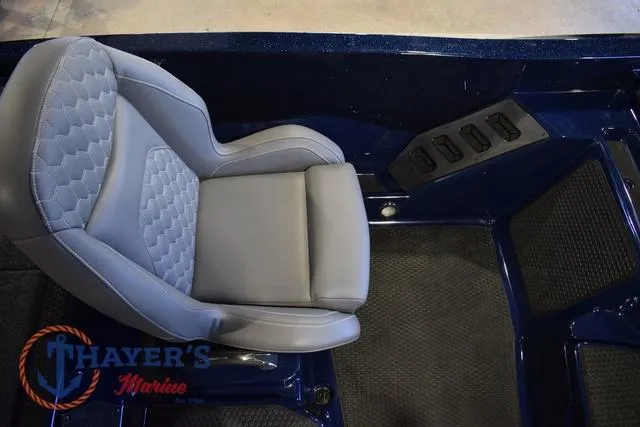 Slide: The Image of Ikon Boats VLX21 2025 - 17