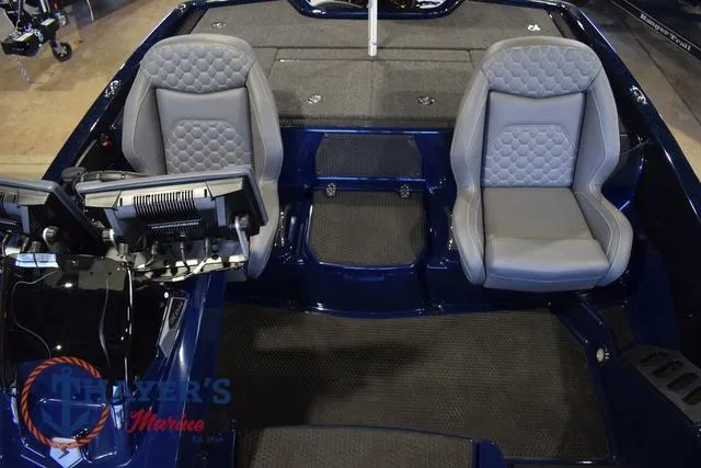 Slide: The Image of Ikon Boats VLX21 2025 - 18