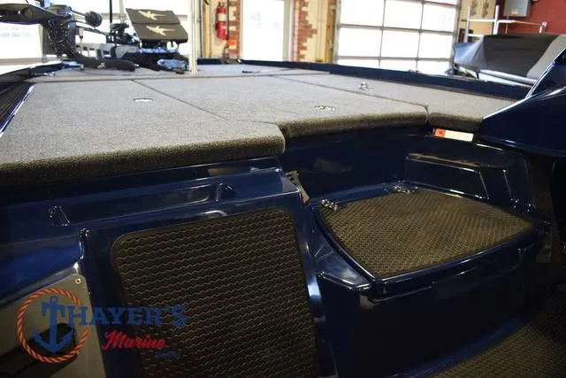 Slide: The Image of Ikon Boats VLX21 2025 - 21