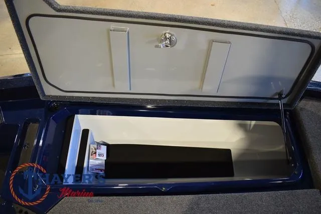 Slide: The Image of Ikon Boats VLX21 2025 - 25