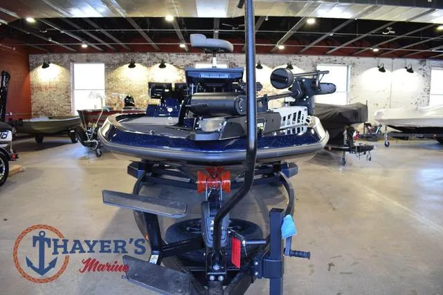 Slide: The Image of Ikon Boats VLX21 2025 - 7