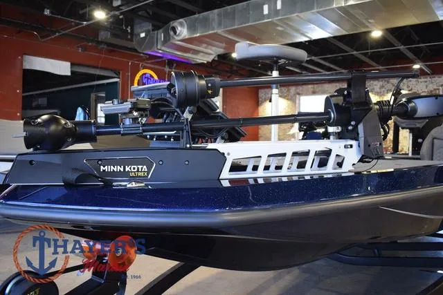 Slide: The Image of Ikon Boats VLX21 2025 - 8