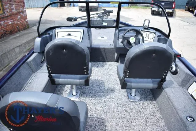 Slide: The Image of Tracker Pro Guide V-16 WT 2025 - 10