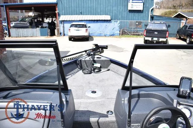 Slide: The Image of Tracker Pro Guide V-16 WT 2025 - 17