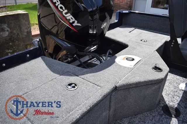 Slide: The Image of Tracker Pro Guide V-16 WT 2025 - 31