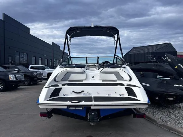 Slide: The Image of 2015 Yamaha Boats AR192, white, parked outdoors with a cloudy sky backdrop. - 3