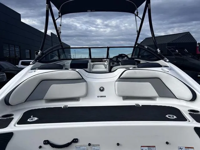 Slide: The Image of 2015 Yamaha Boats AR192 with sleek design and comfortable seating. - 7