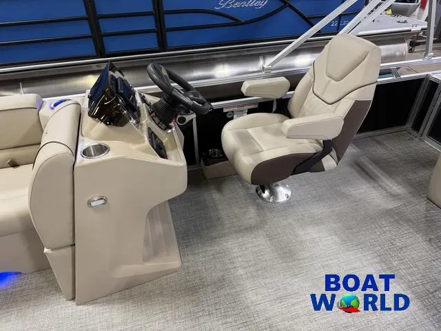 Slide: The Image of Tahoe Sport 2385 Swingback (VRB) Tritoon & Honda 4-Strok 2025 - 10