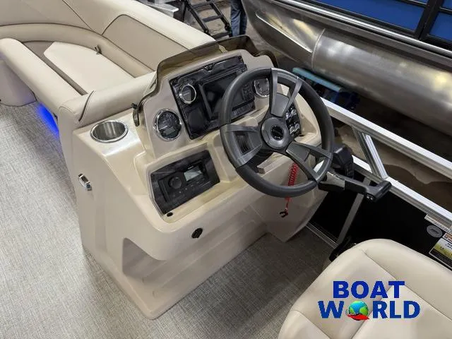 Slide: The Image of Tahoe Sport 2385 Swingback (VRB) Tritoon & Honda 4-Strok 2025 - 12