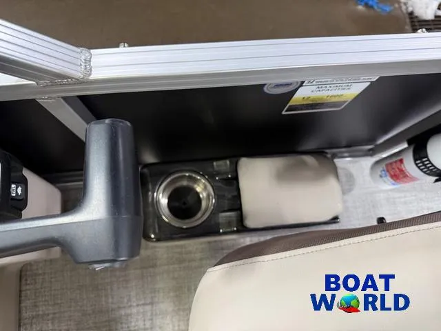 Slide: The Image of Tahoe Sport 2385 Swingback (VRB) Tritoon & Honda 4-Strok 2025 - 15