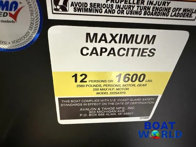 Slide: The Image of Tahoe Sport 2385 Swingback (VRB) Tritoon & Honda 4-Strok 2025 - 16