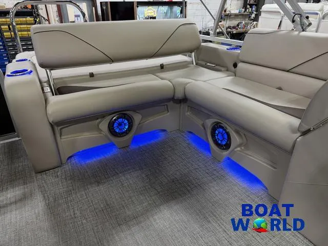 Slide: The Image of Tahoe Sport 2385 Swingback (VRB) Tritoon & Honda 4-Strok 2025 - 18