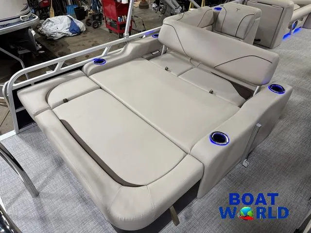 Slide: The Image of Tahoe Sport 2385 Swingback (VRB) Tritoon & Honda 4-Strok 2025 - 19