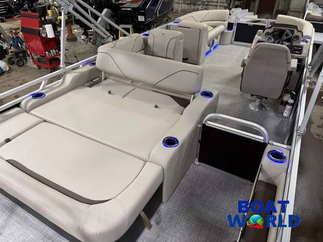 Slide: The Image of Tahoe Sport 2385 Swingback (VRB) Tritoon & Honda 4-Strok 2025 - 22